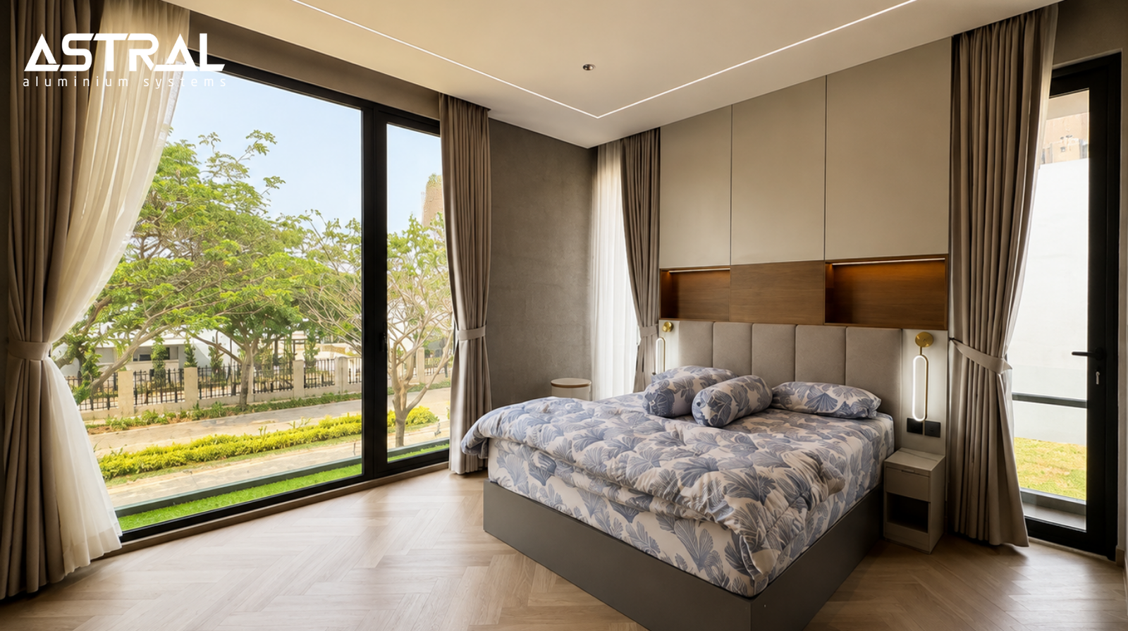 Jendela aluminium hitam pada kamar tidur Mr. A House